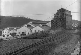 Construction of leaching division below train line at E.Z. Co. Zinc Works at Risdon